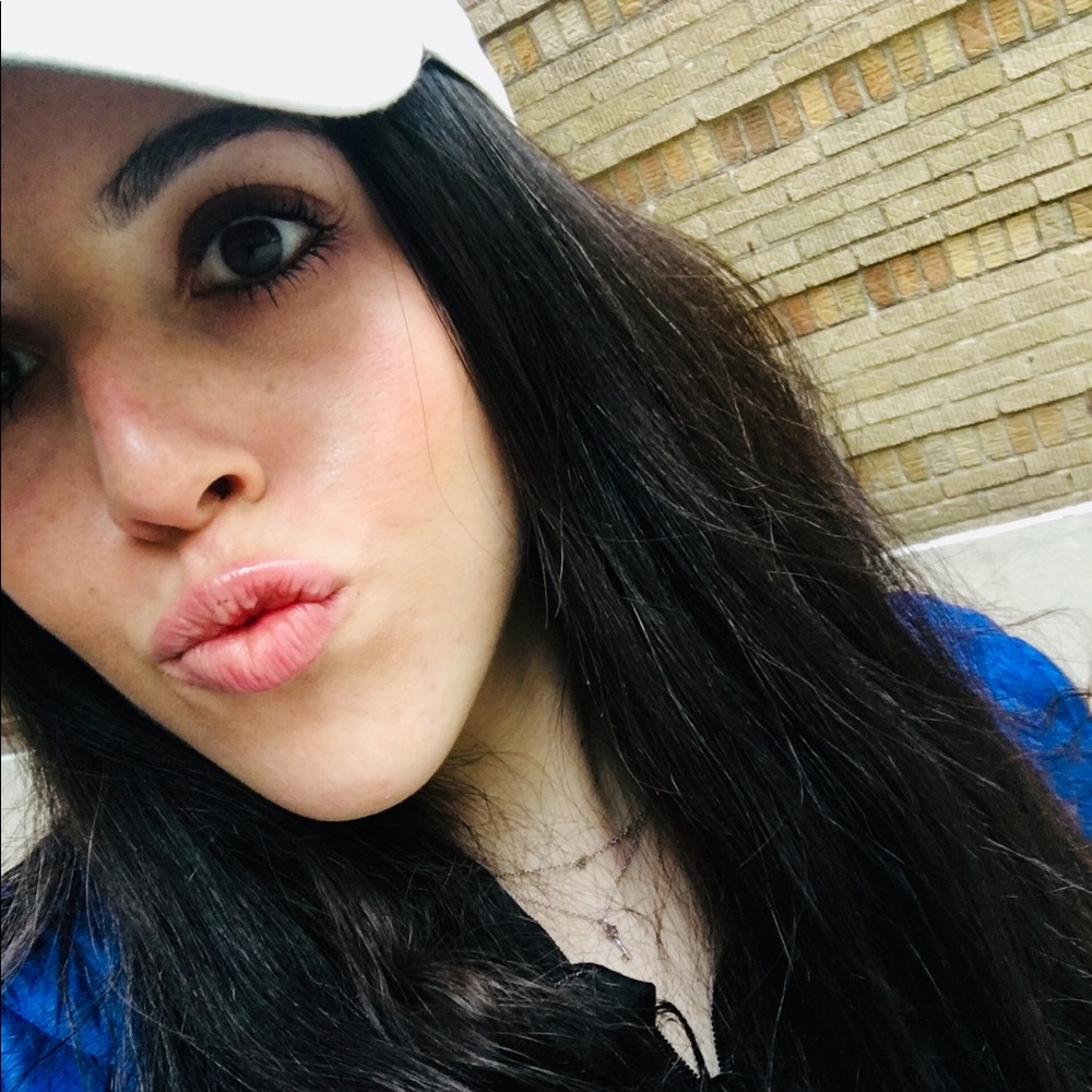 Meet your Posher, Elana